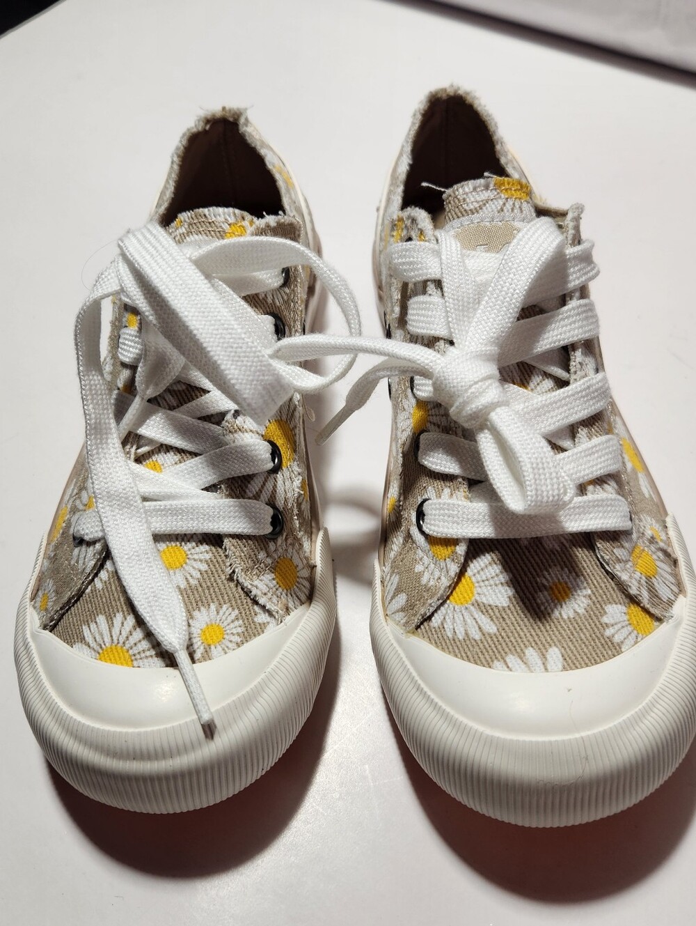 Women's Daisy Print Canvas Sneakers - White & Yellow